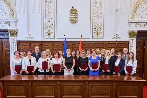 Miniszter Elismerő Oklevele borítókép